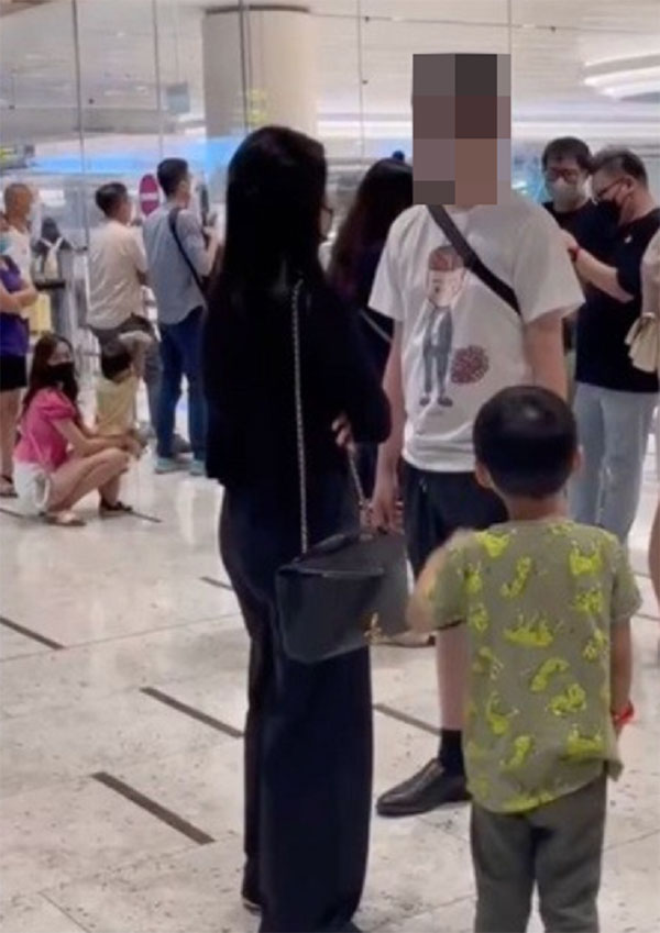 Vợ và con bắt quả tang chồng tay đan tay với nhân tình ở sân bay, câu nói của kẻ phản bội càng gây sốc-2