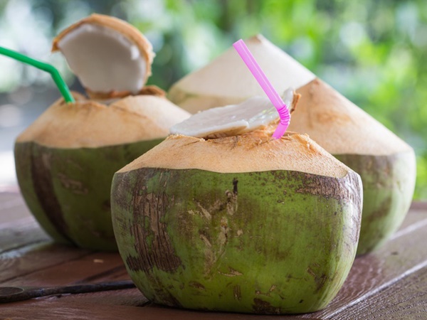 Uống nước dừa vào mùa hè tăng collagen nhưng cần tránh 7 thời điểm độc” kẻo hại thân-3