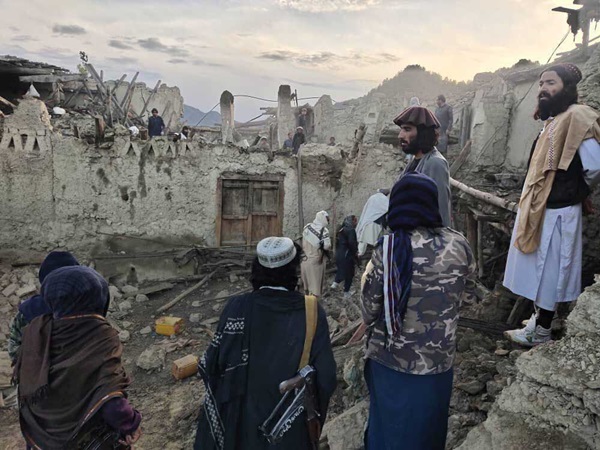 Động đất ở Afghanistan khiến ít nhất 1.000 người tử vong, nhiều người mắc kẹt trong đống đổ nát-5