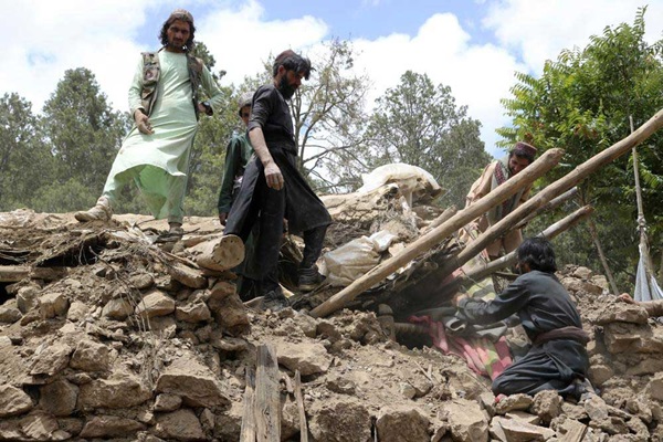 Động đất ở Afghanistan khiến ít nhất 1.000 người tử vong, nhiều người mắc kẹt trong đống đổ nát-7