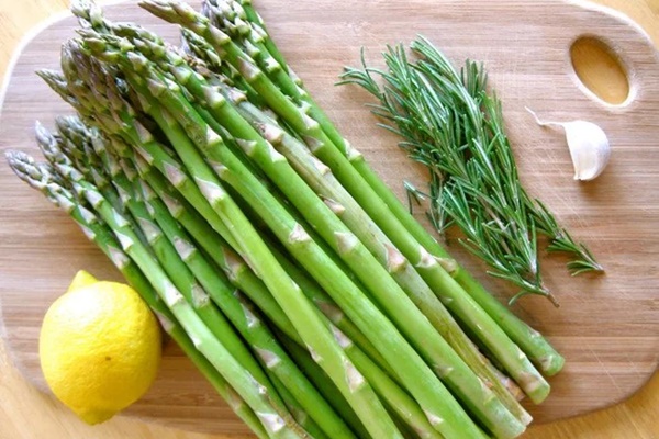 Cô gái 25 tuổi phát hiện ung thư di căn sau cơn co giật 3 phút-1