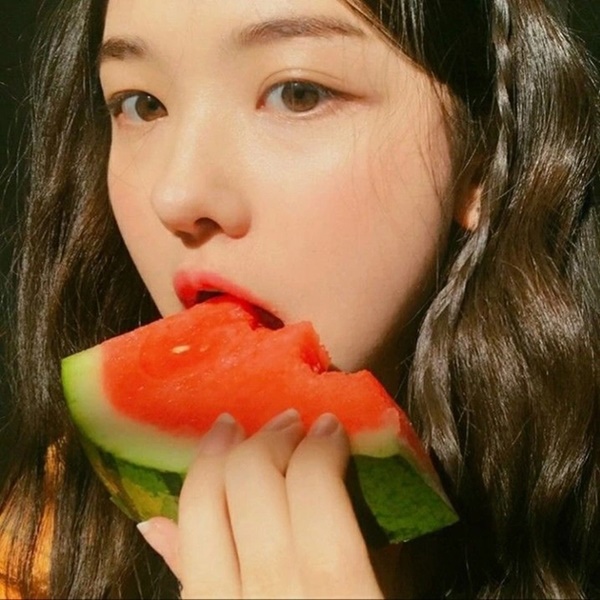 7 thay đổi của làn da khi ăn dưa hấu thường xuyên vào mùa hè hầu hết chị em không biết-1