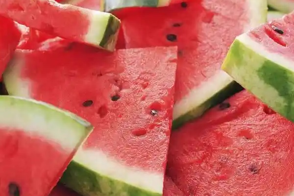 7 thay đổi của làn da khi ăn dưa hấu thường xuyên vào mùa hè hầu hết chị em không biết-4