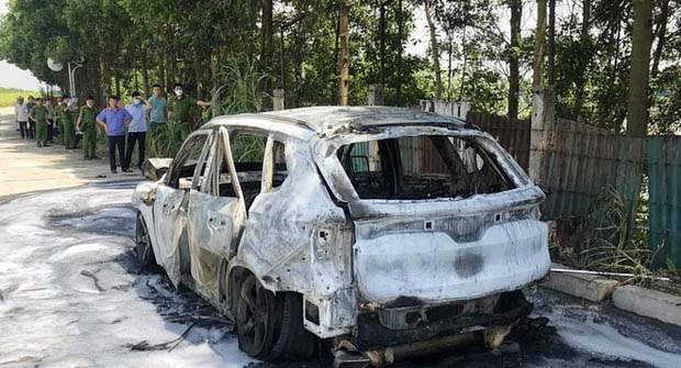 Thông tin bất ngờ vụ giám đốc doanh nghiệp gốm sứ chết cháy trong ô tô 7 chỗ-1