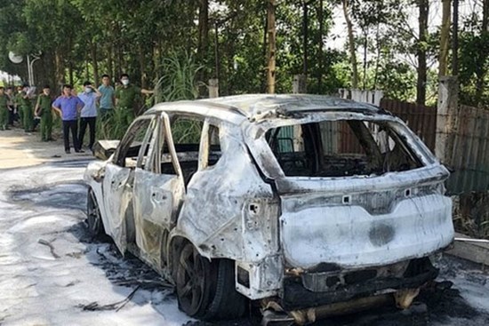 Thông tin bất ngờ vụ giám đốc doanh nghiệp gốm sứ chết cháy trong ô tô 7 chỗ