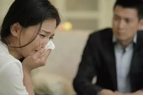 Rối bời vì vợ cũ liên tục năn nỉ muốn dọn về sống chung