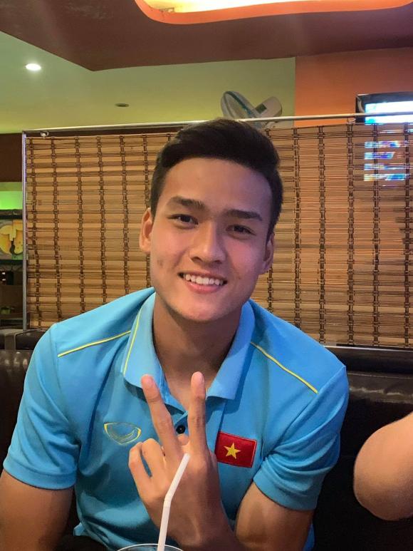 Hé lộ không gian sống của cầu thủ lội ngược dòng còng lưng trả nợ cùng bố mẹ-1