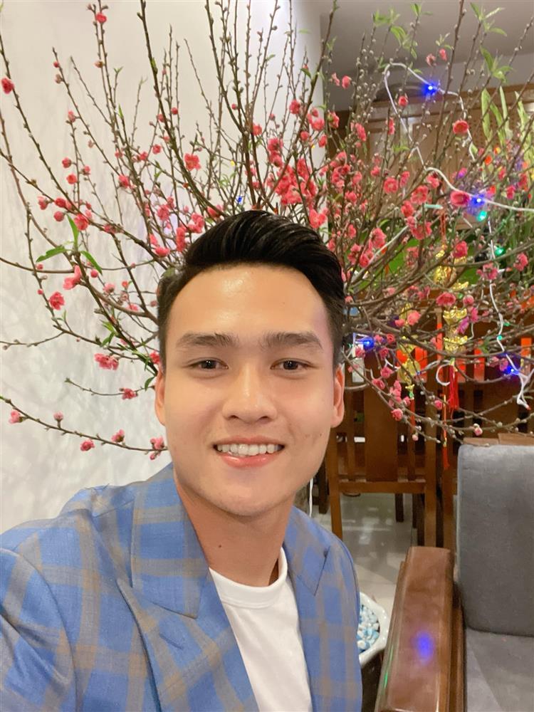 Hé lộ không gian sống của cầu thủ lội ngược dòng còng lưng trả nợ cùng bố mẹ-11