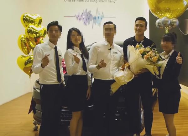 Hé lộ không gian sống của cầu thủ lội ngược dòng còng lưng trả nợ cùng bố mẹ-12