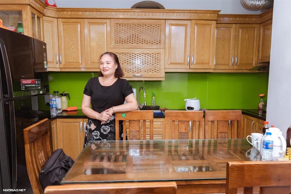 Hé lộ không gian sống của cầu thủ lội ngược dòng còng lưng trả nợ cùng bố mẹ-7