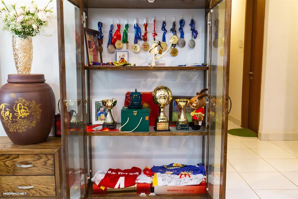 Hé lộ không gian sống của cầu thủ lội ngược dòng còng lưng trả nợ cùng bố mẹ-8