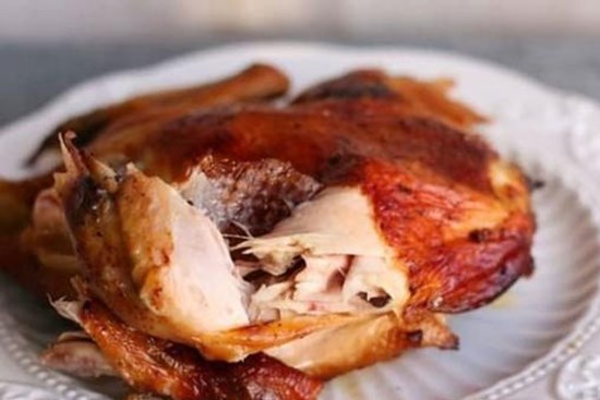 Món gà nướng giòn phổ biến vị rất ngon, thịt ngọt và có thể làm bằng nồi chiên không dầu
