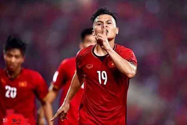 Đội bóng nước Pháp báo tin cực vui với Quang Hải-2