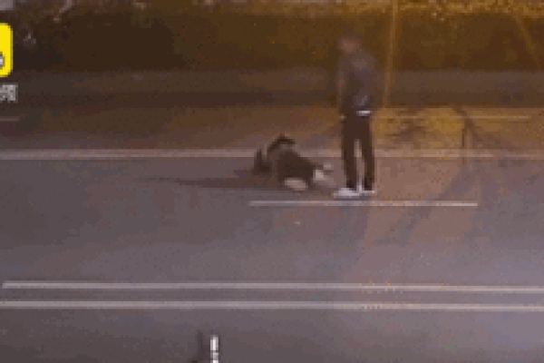 Đứng cãi nhau giữa đường, đôi nam nữ gặp tai nạn kinh hoàng