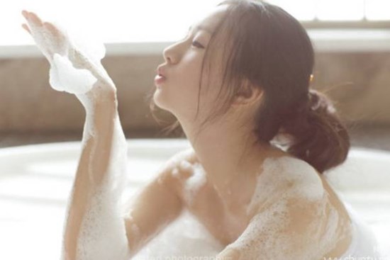 Phụ nữ tắm vào mùa hè đừng bỏ qua 4 vị trí xoa bóp giúp tăng tuổi thọ