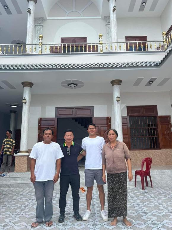Cơ ngơi được mệnh danh là biệt phủ lớn nhất huyện Bắc Bình của cầu thủ thuộc đội tuyển U23 Việt Nam-5