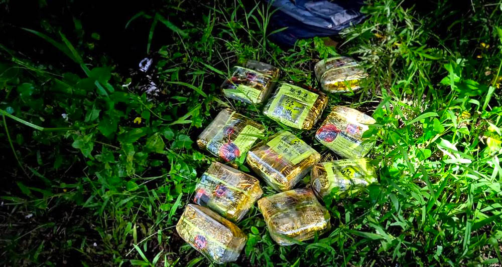 Tìm chủ nhân của chiếc ba lô chứa 1 yến ma túy bị bỏ lại trong rừng-1