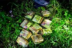 Tìm chủ nhân của chiếc ba lô chứa 1 yến ma túy bị bỏ lại trong rừng