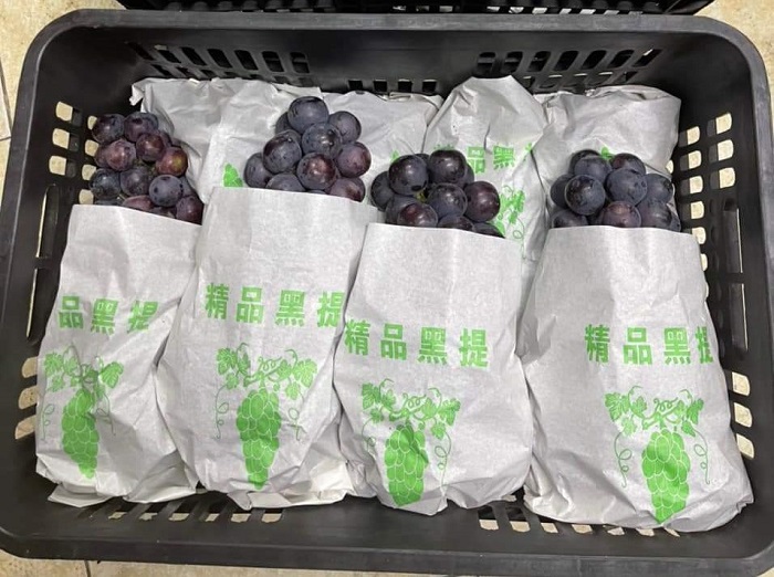 Nho đen không hạt bán đầy chợ mạng với giá chỉ 40 nghìn đồng/kg, nguồn gốc ở đâu?-5