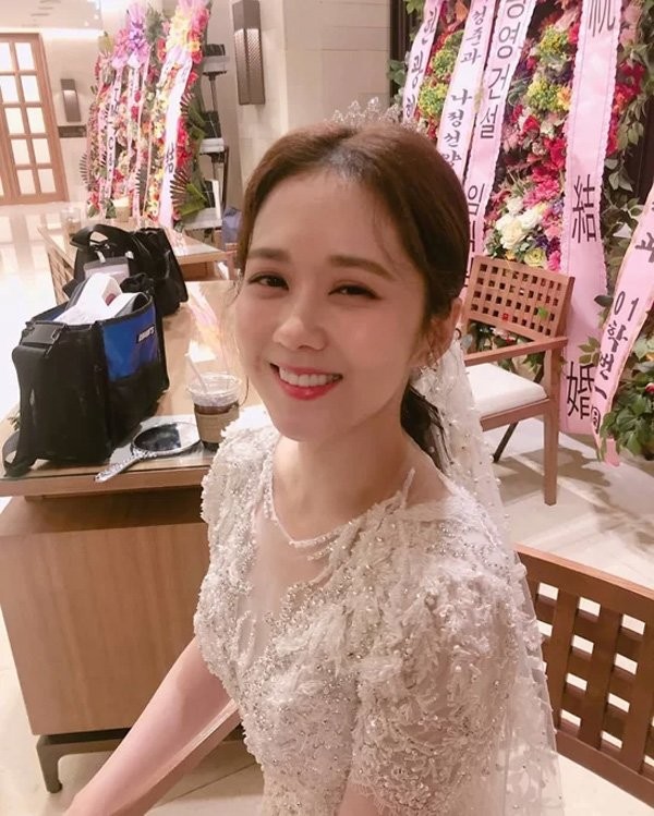 Jang Nara đưa ra yêu cầu với khách mời đám cưới giống Minh Hằng-1