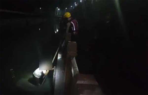 Liều mình nhảy sông cứu người yêu, thái độ của cô gái sau đó khiến chàng trai muối mặt-2