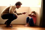 Ngôn ngữ tiêu cực cha mẹ cần tránh khi nói với con trẻ