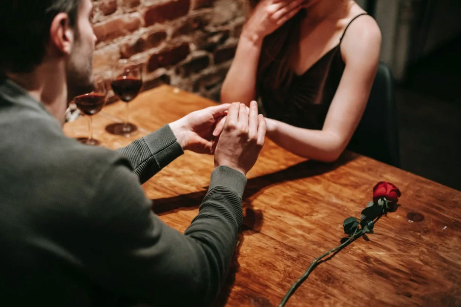 Không cưỡng lại được hấp dẫn từ cô thư ký trẻ, chồng đòi ly hôn rồi đuổi vợ ra khỏi nhà, vợ bình thản làm một điều mà chồng có chết cũng không ngờ tới-1