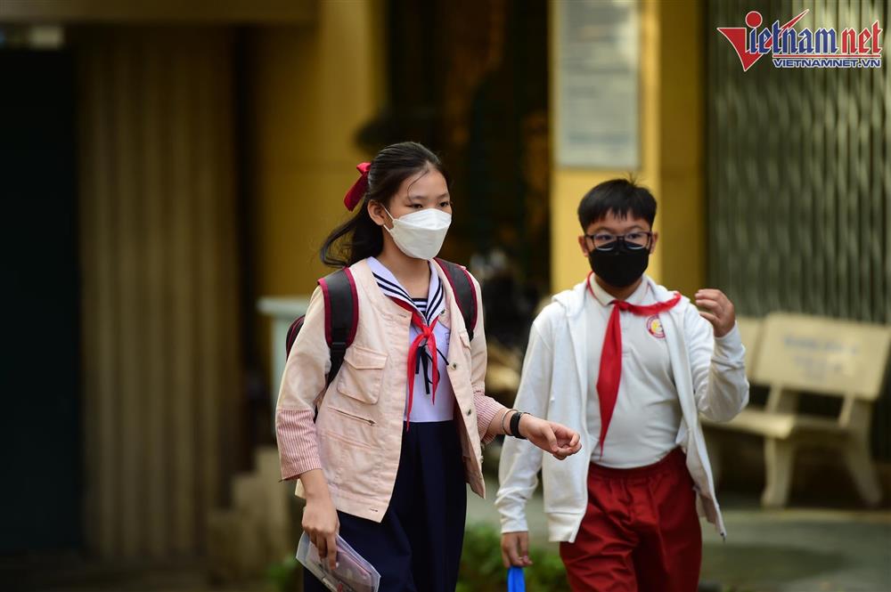 Ăn vội, ngồi đất để thi vào lớp 6 trường chuyên hot nhất Sài Gòn-3