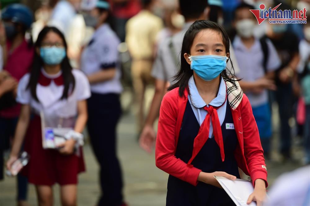 Ăn vội, ngồi đất để thi vào lớp 6 trường chuyên hot nhất Sài Gòn-7