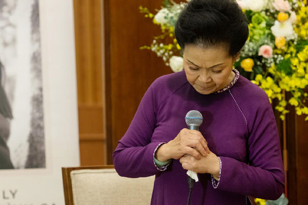 Khánh Ly chưa kiện là may-2