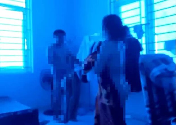 Cách chức nữ cán bộ không mảnh vải che thân với chủ tịch xã-1