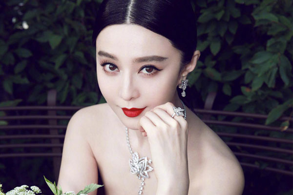 Các sao nữ tóc ngắn mặc gì để luôn sành điệu, trẻ trung?-28