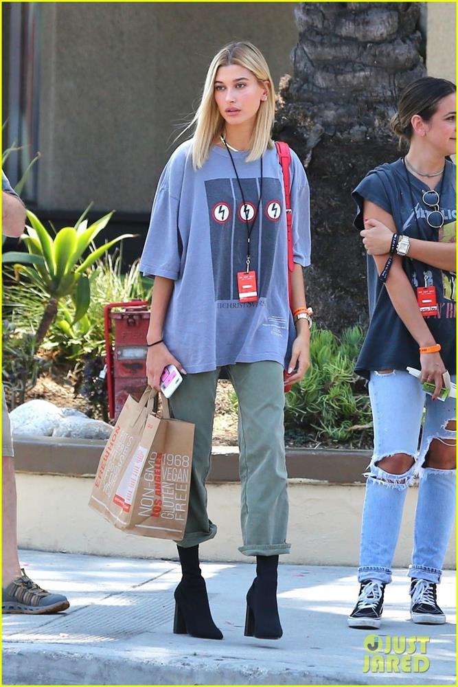 Các sao nữ tóc ngắn mặc gì để luôn sành điệu, trẻ trung?-10