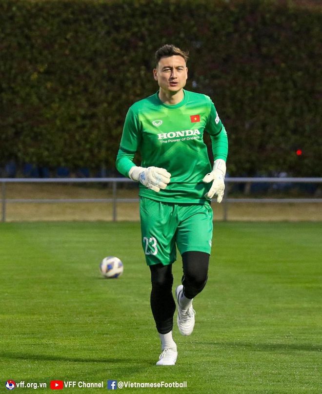 Chuyện tình chị ơi, anh yêu em của hội cầu thủ: Người yêu 8 năm không thị phi, người đã về ra mắt nhưng vẫn chưa chịu công khai-4