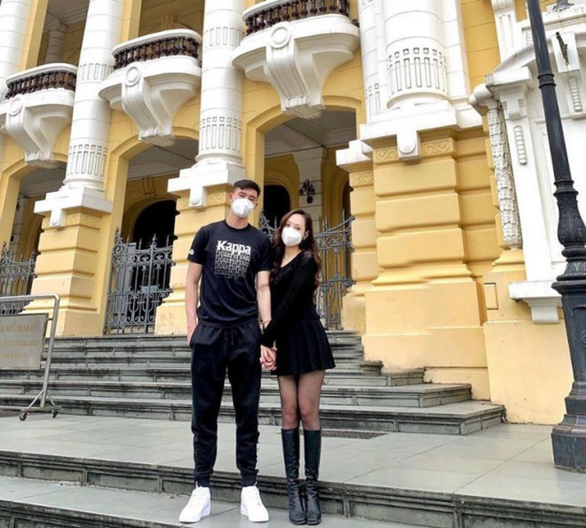 Chuyện tình chị ơi, anh yêu em của hội cầu thủ: Người yêu 8 năm không thị phi, người đã về ra mắt nhưng vẫn chưa chịu công khai-9