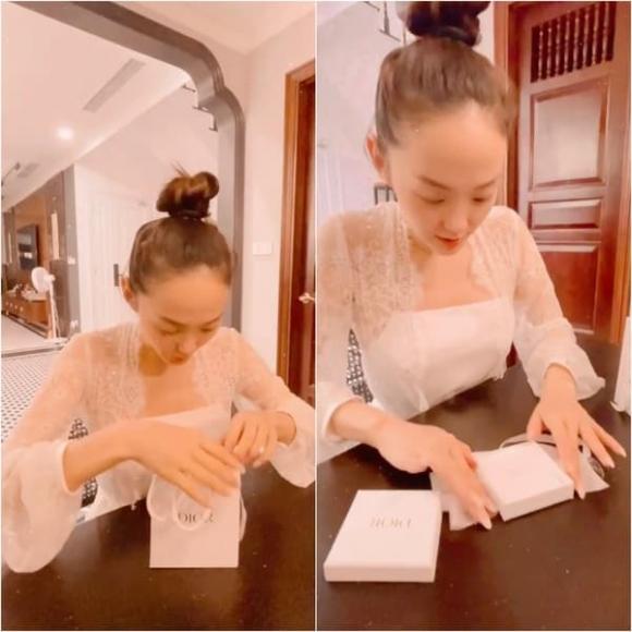 Chào đón tuổi 35, Minh Hằng đập hộp quà sinh nhật khủng, nhìn đã choáng vì độ xa xỉ-3