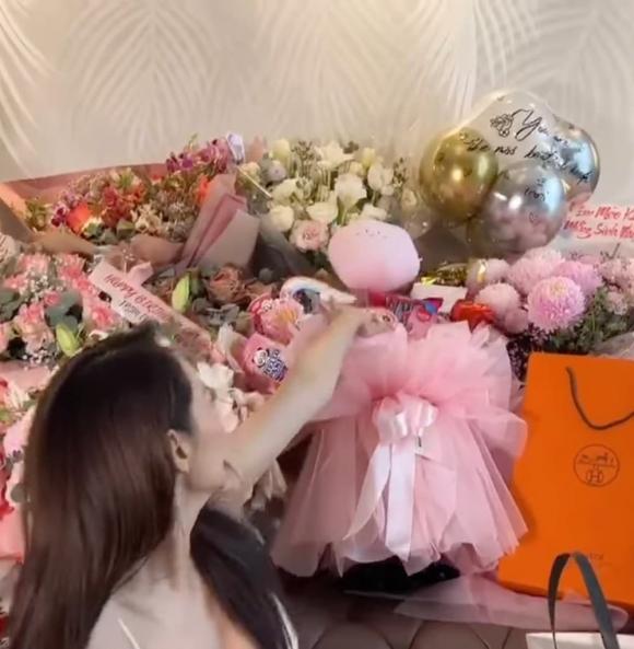 Chào đón tuổi 35, Minh Hằng đập hộp quà sinh nhật khủng, nhìn đã choáng vì độ xa xỉ-5