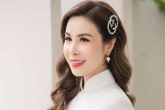 Nàng Hậu kín tiếng nhất Vbiz vừa trở thành nghiên cứu sinh Tiến sĩ: Tín đồ hàng hiệu nhưng có quan điểm dạy con về tiền quá bất ngờ