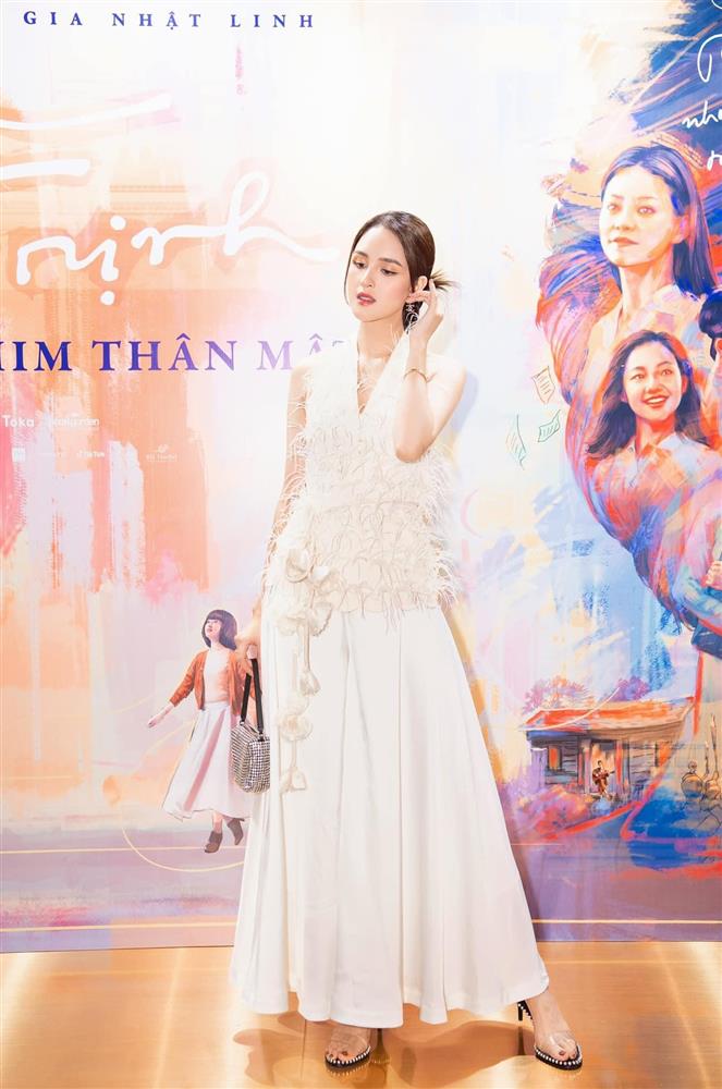 Gu thời trang thăng hạng ngày càng nóng bỏng, sành điệu của Á hậu 2 con Hoàng Anh-4