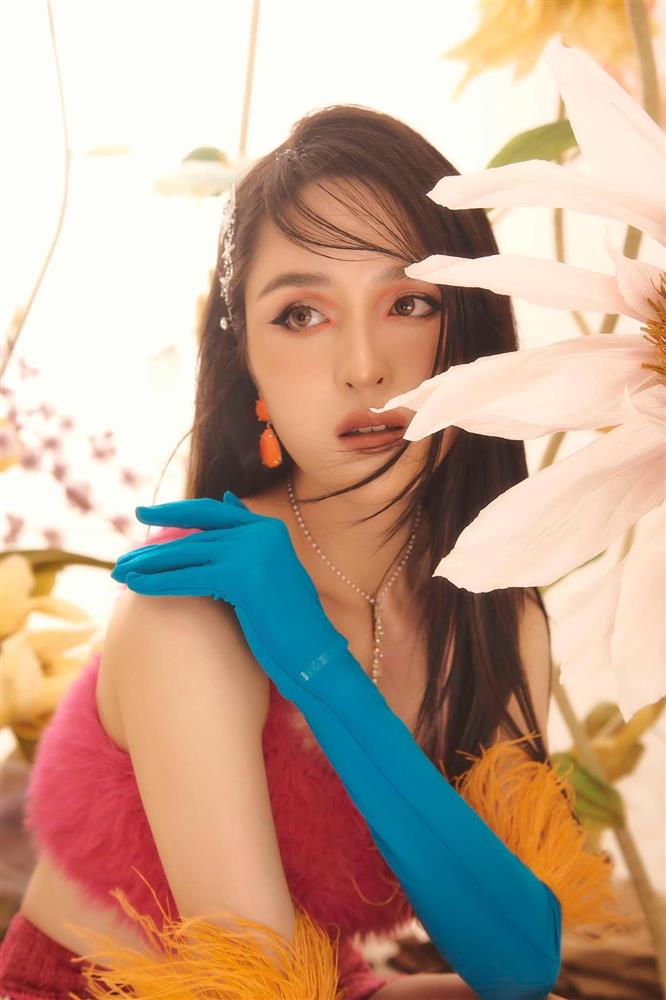 Gu thời trang thăng hạng ngày càng nóng bỏng, sành điệu của Á hậu 2 con Hoàng Anh-11