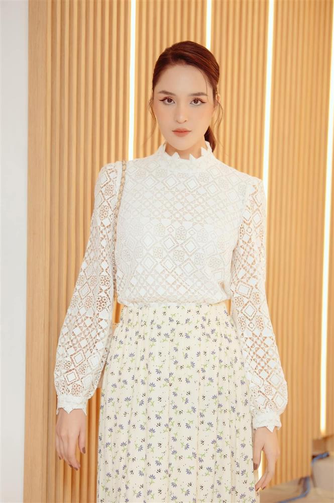 Gu thời trang thăng hạng ngày càng nóng bỏng, sành điệu của Á hậu 2 con Hoàng Anh-12