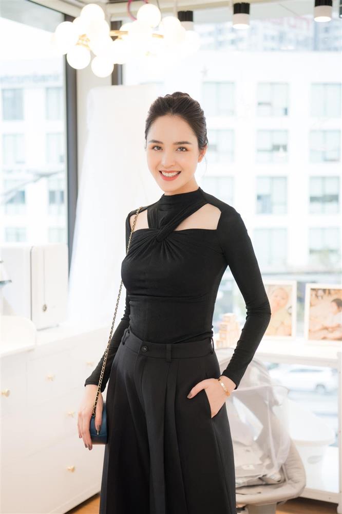 Gu thời trang thăng hạng ngày càng nóng bỏng, sành điệu của Á hậu 2 con Hoàng Anh-13