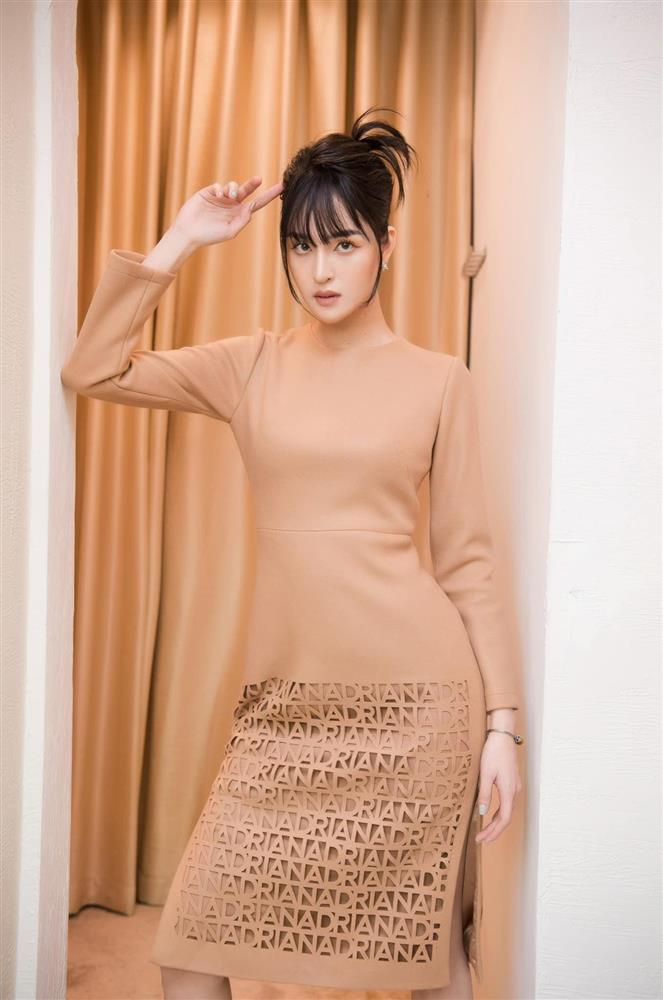 Gu thời trang thăng hạng ngày càng nóng bỏng, sành điệu của Á hậu 2 con Hoàng Anh-15