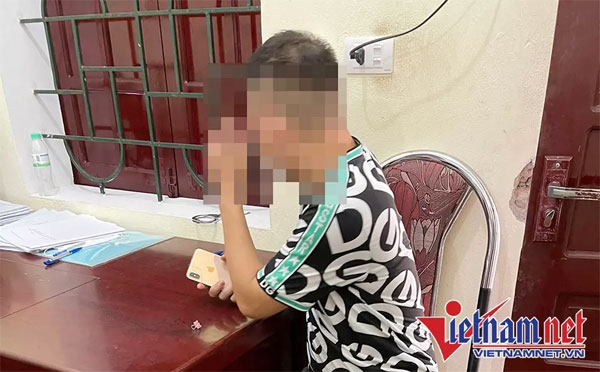 Bị mời làm việc, người ghép 2 em nhỏ hôn nhau ở phố đi bộ xin lỗi phụ huynh-1