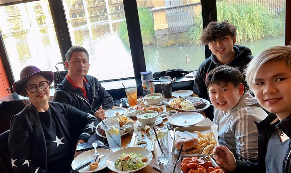 Cuộc sống của ca sĩ Bằng Kiều sau khi lên chức bố lần 4-7