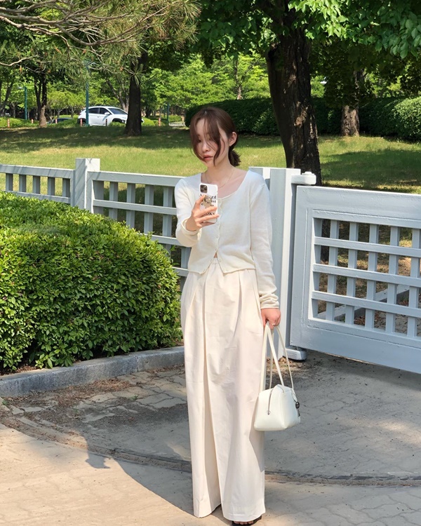 10 set đồ trắng đơn giản mà tuyệt xinh từ các quý cô, đã vậy còn hack dáng cực đỉnh-6