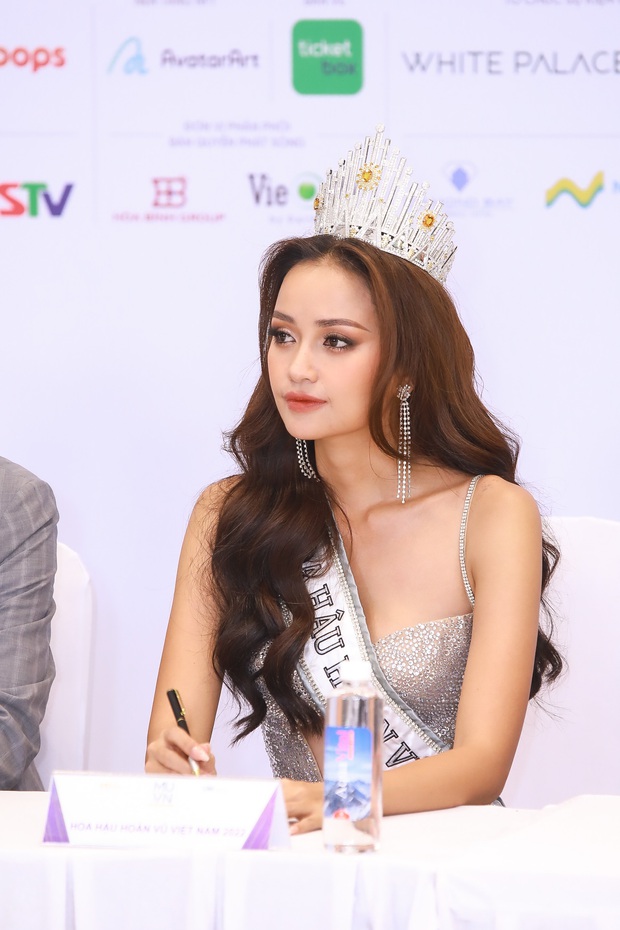 Họp báo đầu tiên của top 3 Hoa hậu Hoàn vũ Việt Nam 2022: Tân Hoa hậu khoe visual ấn tượng, 2 Á hậu tiết lộ loạt thông tin hot!-2