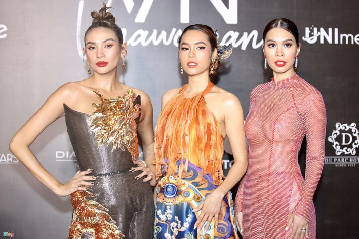 Hà Anh xin lỗi, thấy xấu hổ khi lộ miếng dán ngực-2