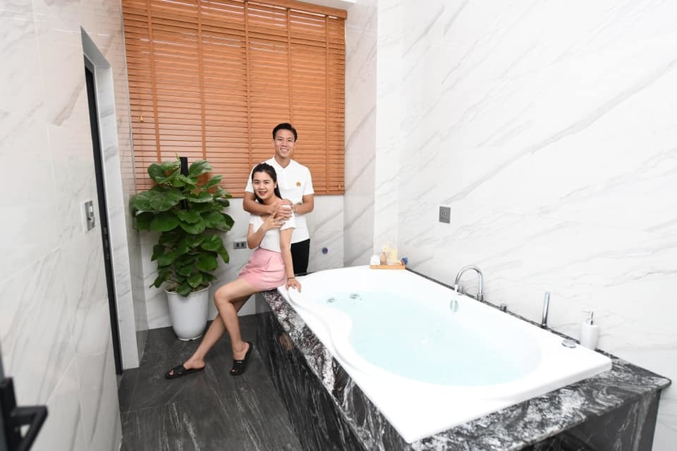 Hai chi tiết trong nhà tiết lộ Quế Ngọc Hải chiều vợ con nhất trong các cầu thủ Việt-13