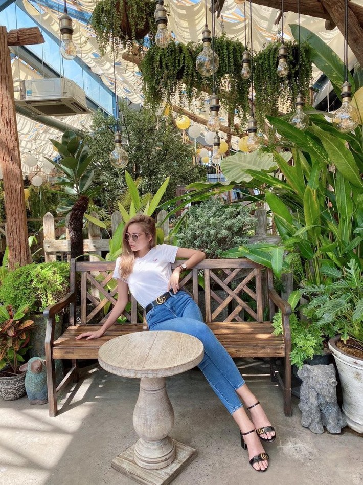 Thời trang đời thường giản dị mà thời thượng của Hoa hậu Ngọc Châu-4